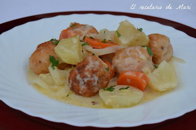 ALBÓNDIGAS DE POLLO EN CAZUELA ALBÓNDIGAS DE POLLO EN CAZUELA