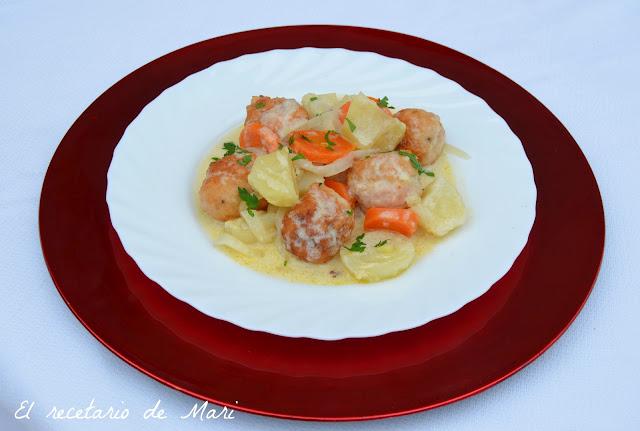 ALBÓNDIGAS DE POLLO EN CAZUELA ALBÓNDIGAS DE POLLO EN CAZUELA