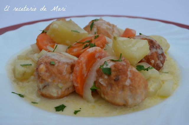 ALBÓNDIGAS DE POLLO EN CAZUELA ALBÓNDIGAS DE POLLO EN CAZUELA