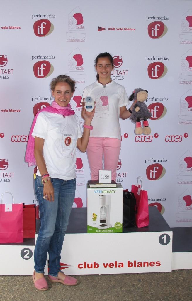 Victoria Ivaylova recoge su trofeo IV Trofeo Vela Carla Bulgaria Roses Beauty