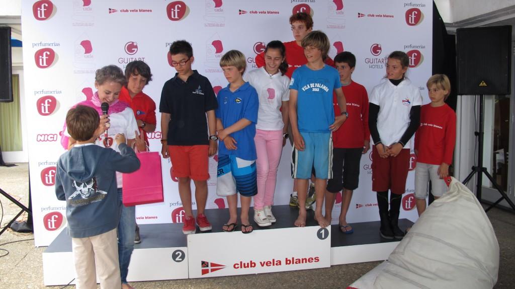 Mano inocente en el sorteo de DVelas IV Trofeo Vela Carla Bulgaria Roses Beauty
