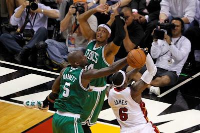 Los Celtics a un paso de la final (90-94)