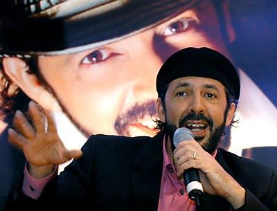 JUAN LUIS GUERRA: En medio de una polémica con Disquera JUAN LUIS GUERRA: En medio de una polémica con Disquera