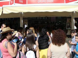 Feria del libro Madrid 2012. La crónica con fotos. Feria del libro Madrid 2012. La crónica con fotos.