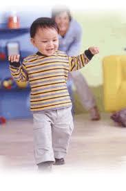 El Desarrollo de Nuestros Hijos (de los 12-18 meses) El Desarrollo de Nuestros Hijos (de los 12-18 meses)