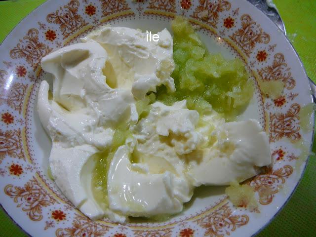 Salsa de yogur, pepino y ajo
