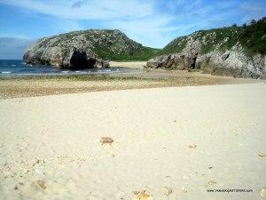 Playa de Cuevas de Mar, en Llanes: Arena blanca