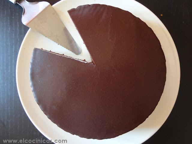 Tarta de café, nata, chocolate y crema agria Tarta de café, nata, chocolate y crema agria