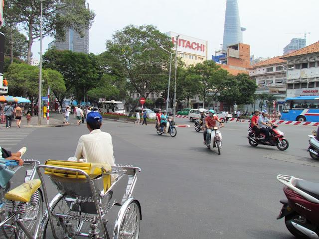 Ho Chi Minh; callejeando por la ciudad.... navegando por el Río Saigón