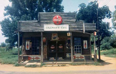 Coleman's Café, Greensboro, Alabama, 1967 “Café de Coleman ” de William Christenberry