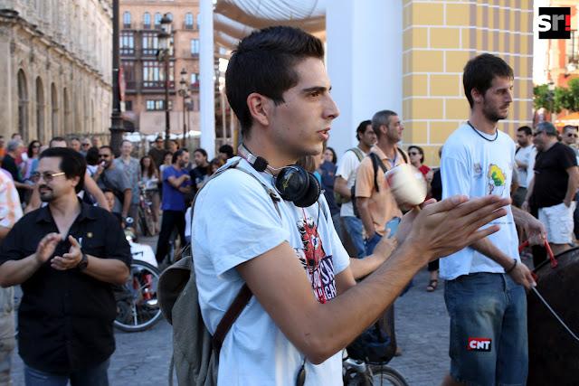 Las imágenes de la cacerolada contra el rescate a la banca en Sevilla