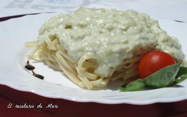 ESPAGUETIS CON CREMA DE QUESO AZUL