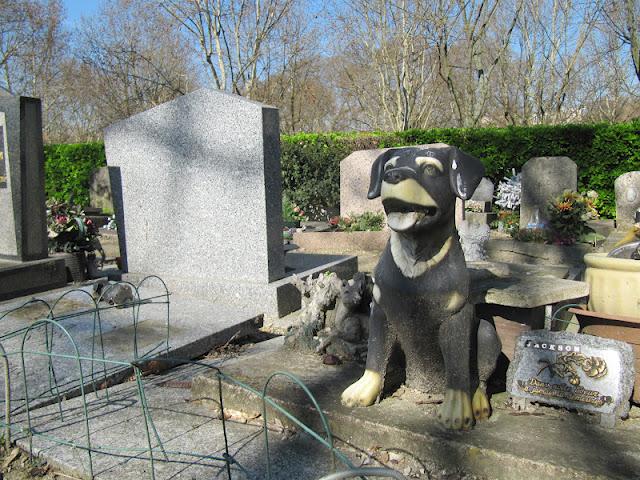 UN LUGAR EXTRAÑO: EL CEMENTERIO DE ANIMALES DE ASNIÈRES UN LUGAR EXTRAÑO: EL CEMENTERIO DE ANIMALES DE ASNIÈRES