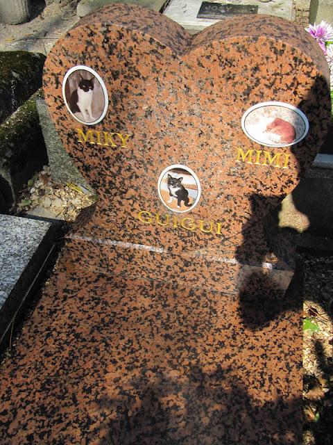 UN LUGAR EXTRAÑO: EL CEMENTERIO DE ANIMALES DE ASNIÈRES UN LUGAR EXTRAÑO: EL CEMENTERIO DE ANIMALES DE ASNIÈRES