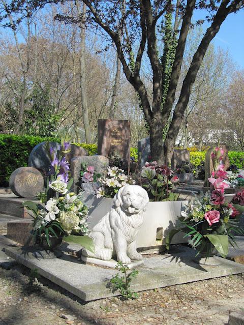 UN LUGAR EXTRAÑO: EL CEMENTERIO DE ANIMALES DE ASNIÈRES UN LUGAR EXTRAÑO: EL CEMENTERIO DE ANIMALES DE ASNIÈRES