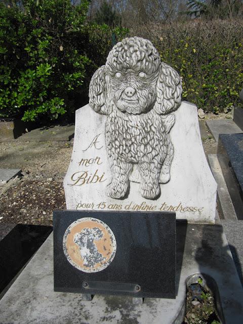 UN LUGAR EXTRAÑO: EL CEMENTERIO DE ANIMALES DE ASNIÈRES UN LUGAR EXTRAÑO: EL CEMENTERIO DE ANIMALES DE ASNIÈRES