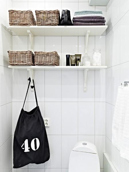 Pequeño estudio decorado en blanco con contrastes tienda decoración pisos pequeños pared ladrillo visto mesa de palets interiorismo fotos decoración estilo nórdico decoración diseño y decoración diseño interiores diseño de interiores decorar pisos pequeños decorar espacios pequeños decorar cocinas decorar casas decorar casa decoración salones decoración para pisos pequeños decoración interiores decoración de interiores casas decoración blog interiorismo blog decoracion interiores arquitectura interiores