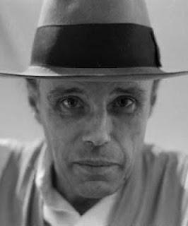 Joseph Beuys contra el silencio de Duchamp. Entrevista a Joseph Beuys Joseph Beuys contra el silencio de Duchamp. Entrevista a Joseph Beuys