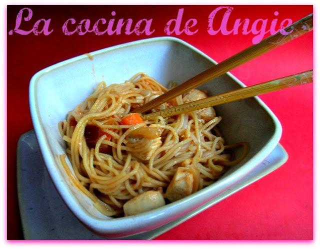 FIDEOS AGRIDULCES CON POLLO