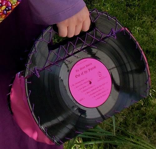 Bolso de mano hecho con discos de vinilo Dale otra vida a los discos de vinilo