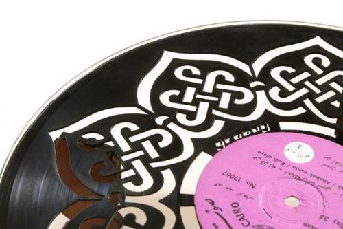 Mesa marroquí hecha con disco de vinilo Dale otra vida a los discos de vinilo