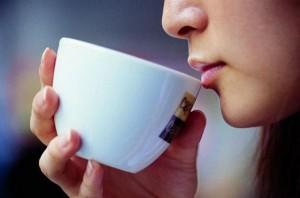 La cafeina podría alterar los niveles de estrógeno en las mujeres