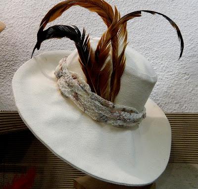 La Hoja Parroquial de la Moda. La Hoja Parroquial de la Moda.