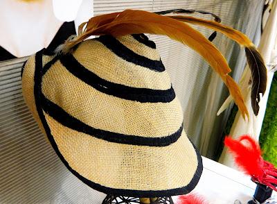 La Hoja Parroquial de la Moda. La Hoja Parroquial de la Moda.