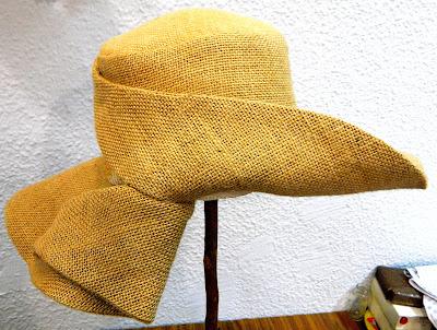 La Hoja Parroquial de la Moda. La Hoja Parroquial de la Moda.