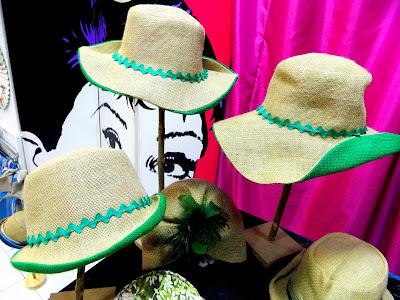 La Hoja Parroquial de la Moda. La Hoja Parroquial de la Moda.