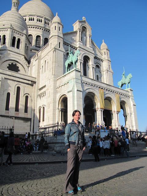 CAMINANDO EN MONTMARTRE: ENTRE EL ENCANTO Y EL CLICHÉ