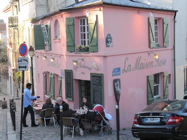 CAMINANDO EN MONTMARTRE: ENTRE EL ENCANTO Y EL CLICHÉ