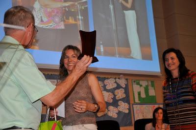Ana Pomares en la  entrega de premios del XVII Concurso Literario Grupo Leo 2012