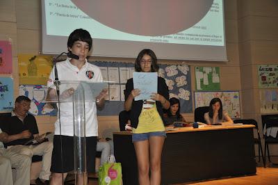 Ana Pomares en la  entrega de premios del XVII Concurso Literario Grupo Leo 2012