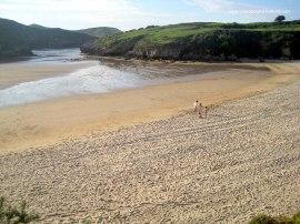 Playa de Poo, en Llanes: Arena blanca y fina