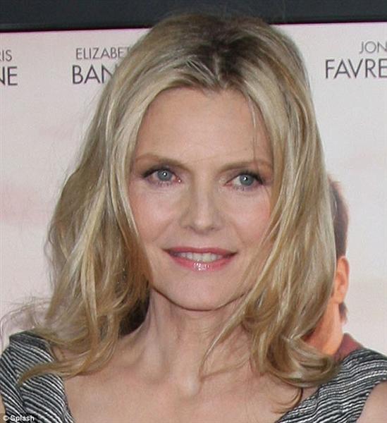 Michelle Pfeiffer, espléndida a los 54, en el estreno de People Like Us