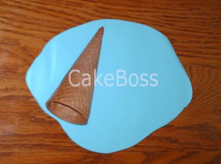 Paso a paso: Tarta castillo de princesas Cono rodando a través de fondant azul