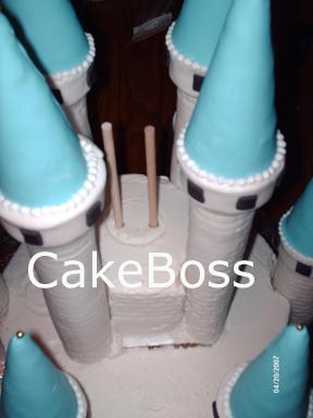 Paso a paso: Tarta castillo de princesas Colocación de los últimos 2 clavijas