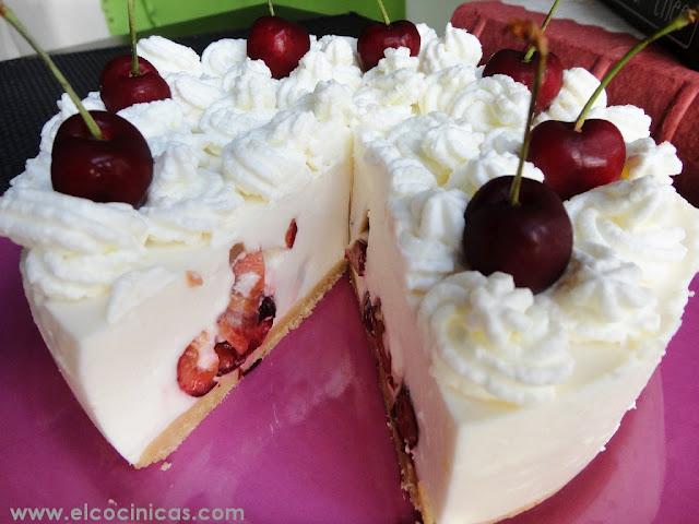 Tarta de yogur y cerezas con mascarpone sin horno Tarta de yogur y cerezas con mascarpone sin horno