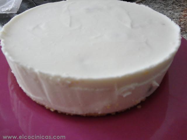 Tarta de yogur y cerezas con mascarpone sin horno Tarta de yogur y cerezas con mascarpone sin horno