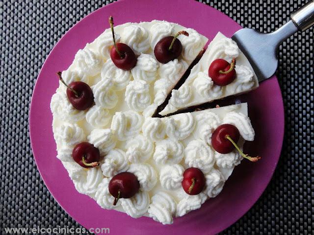 Tarta de yogur y cerezas con mascarpone sin horno Tarta de yogur y cerezas con mascarpone sin horno