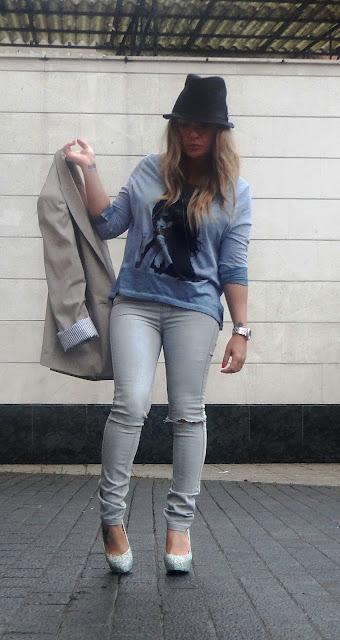 IN THE RAIN WITH AMY IN THE RAIN WITH AMY