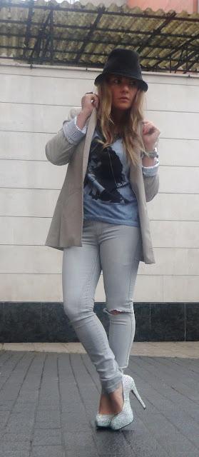 IN THE RAIN WITH AMY IN THE RAIN WITH AMY