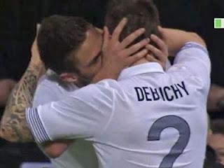 El beso gay de la Eurocopa 2012, Francia da ejemplo