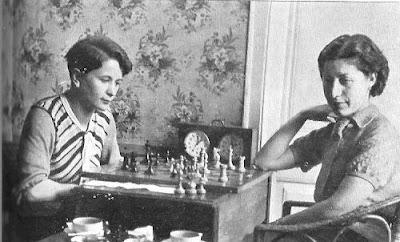 Encuentro de ajedrez Sonia Graf vs. Montserrat Puigcercós (+3 -1 =0) Partida de ajedrez Sonia Graf contra Montserrat Puigcercós