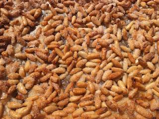 COCA DE LLARDONS, (CHICHARRONES) COCA DE LLARDONS, (CHICHARRONES)