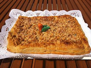 COCA DE LLARDONS, (CHICHARRONES) COCA DE LLARDONS, (CHICHARRONES)