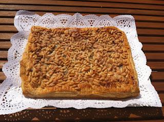 COCA DE LLARDONS, (CHICHARRONES) COCA DE LLARDONS, (CHICHARRONES)