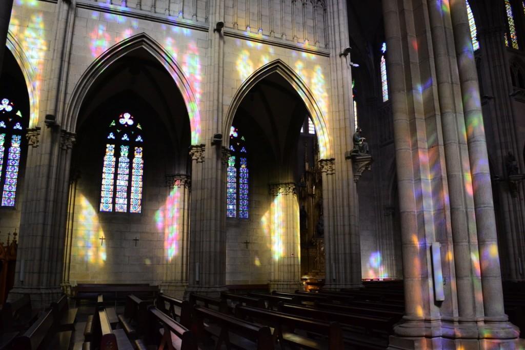 DSC_1034 Juego de luces en la Catedral de San Sebastián debido a los vitreaux
