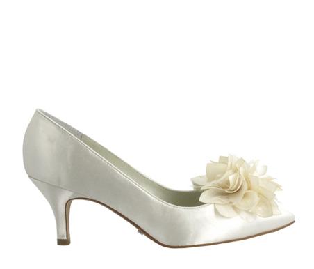 MENBUR; Colección Novias Primavera-Verano 2012 MENBUR; Colección Novias Primavera-Verano 2012